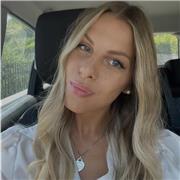 Laureata in Lingue, propongo lezioni di inglese e spagnolo per ragazzi delle scuole medie, superiori, studenti universitari e adulti che sono intenzionati ad imparare/ migliorare la loro conoscenza della lingua